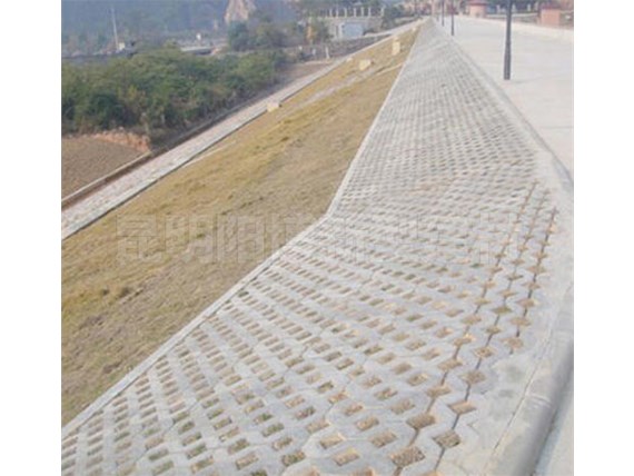 昆明植草磚在環(huán)境保護(hù)方面有何作用？昆明陽博水泥制品廠家來告訴您！