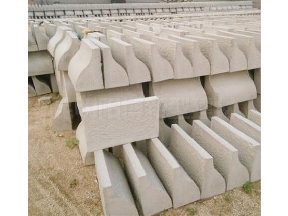 混凝土路沿石與瀝青路面如何銜接？