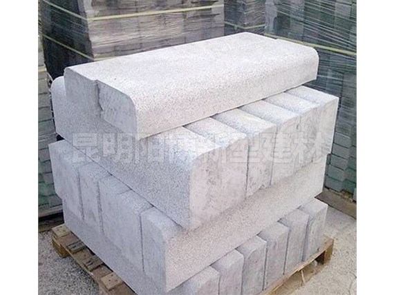 路沿石施工中如何保證平整度？昆明陽(yáng)博水泥分享